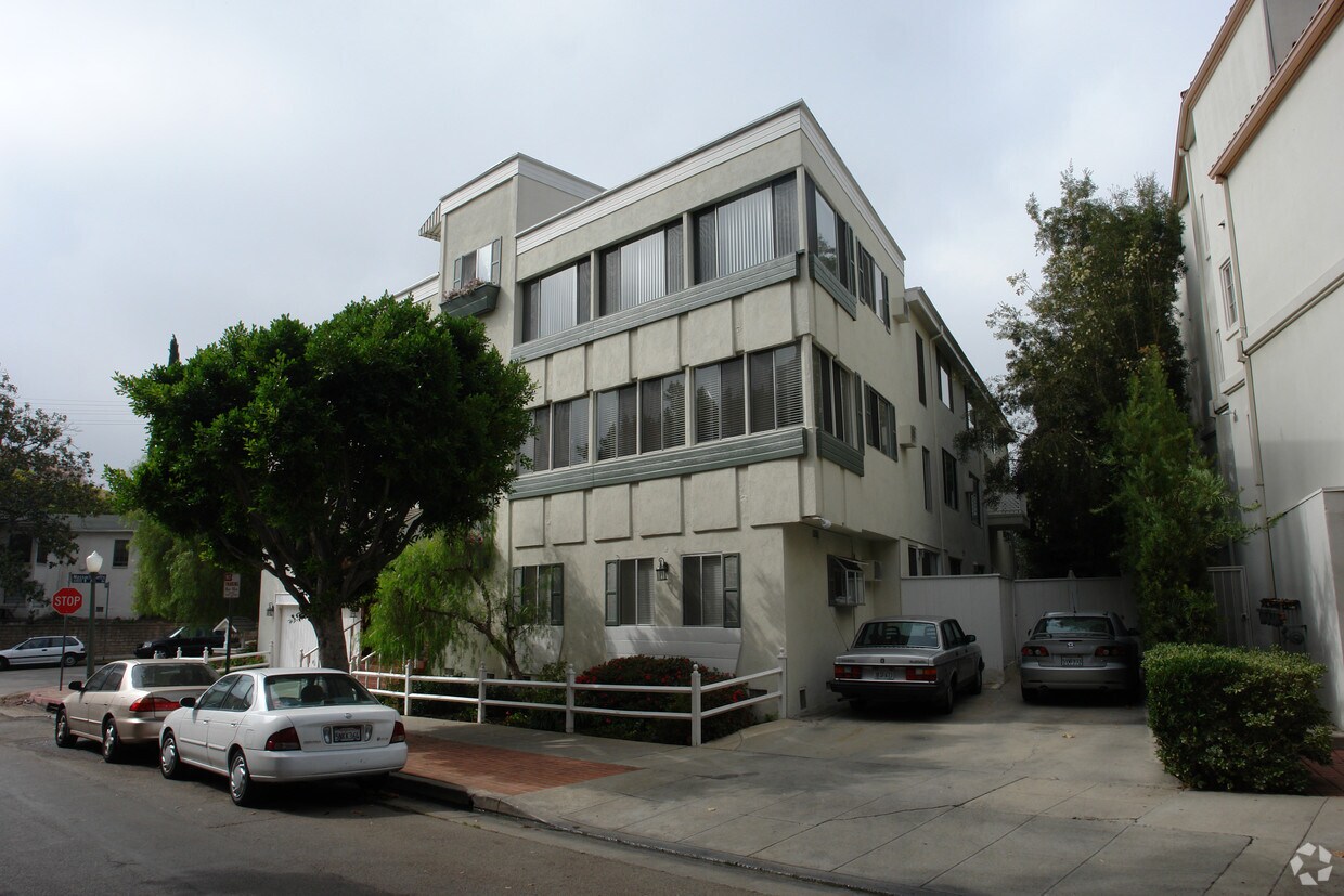 Foto del edificio - 1673 Malcolm Ave