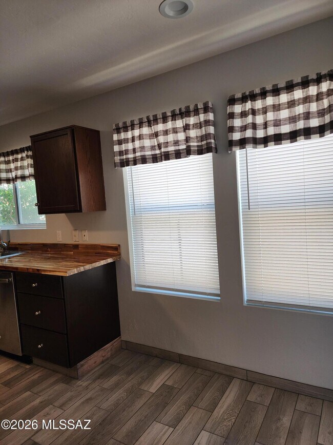 Foto del edificio - 7631 E Desert Overlook Dr
