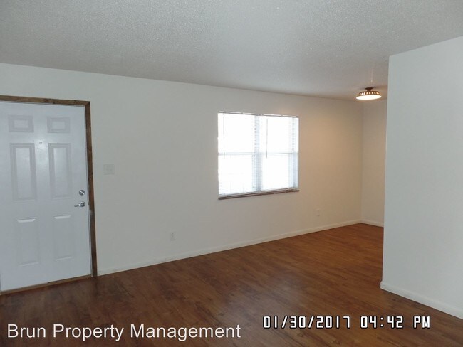 Building Photo - 706 E Inskip Dr