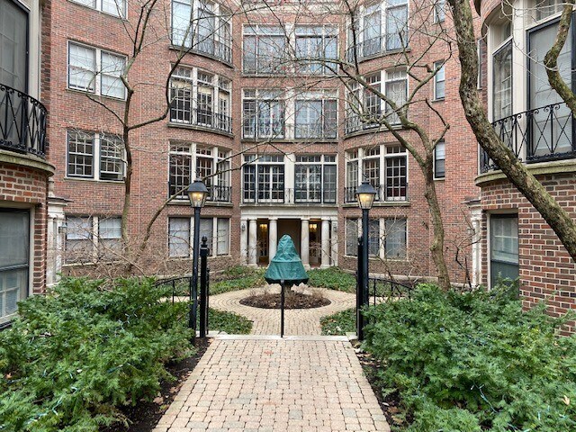 Historic courtyard building - 944 Michigan Ave