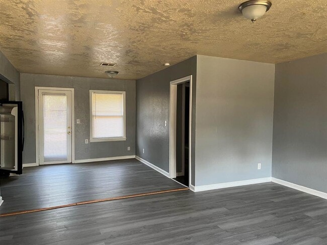 Building Photo - 2133 NW Denver Ave
