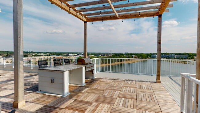 Outdoor Community Space - The BLU on Lorraine