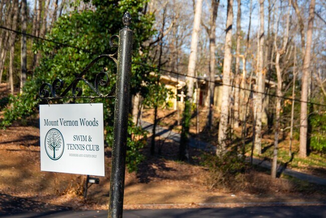 Foto del edificio - 6495 Vernon Woods Dr NE