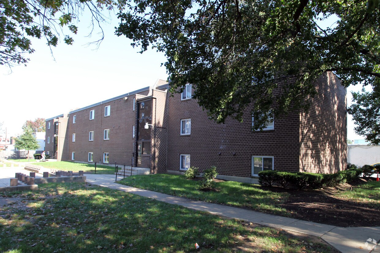 Foto del edificio - Benjamin Banneker Plaza
