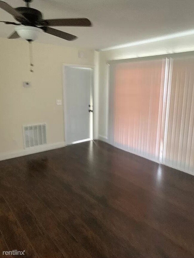 Building Photo - 2 br, 1 bath House - 136 SE Prima Vista Blvd