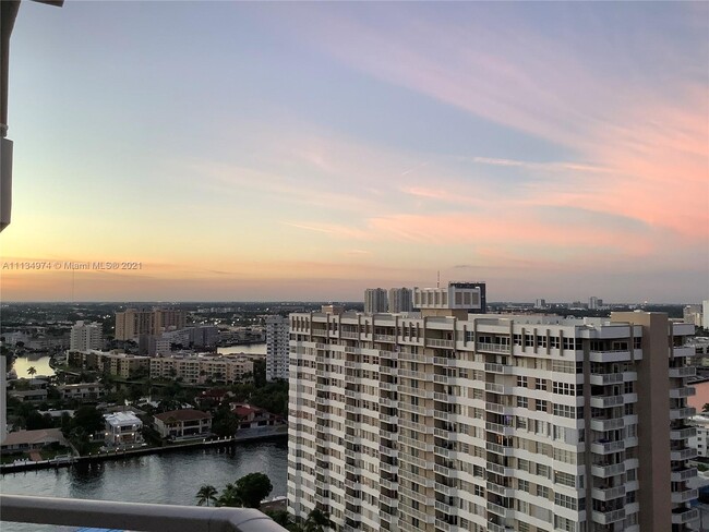 Foto del edificio - 1985 S Ocean Dr