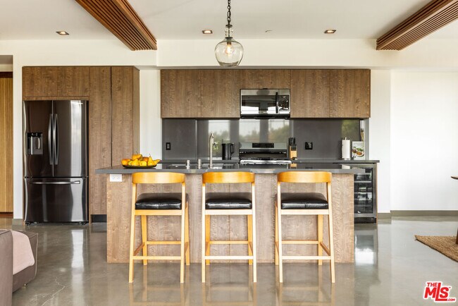 Foto del edificio - 547 N Sweetzer Ave