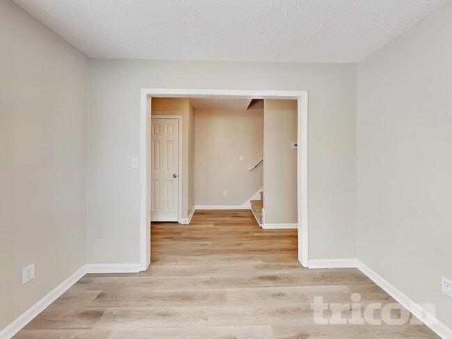 Foto del edificio - 4417 Woodlawn Dr