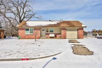 Building Photo - 330 Overton Dr