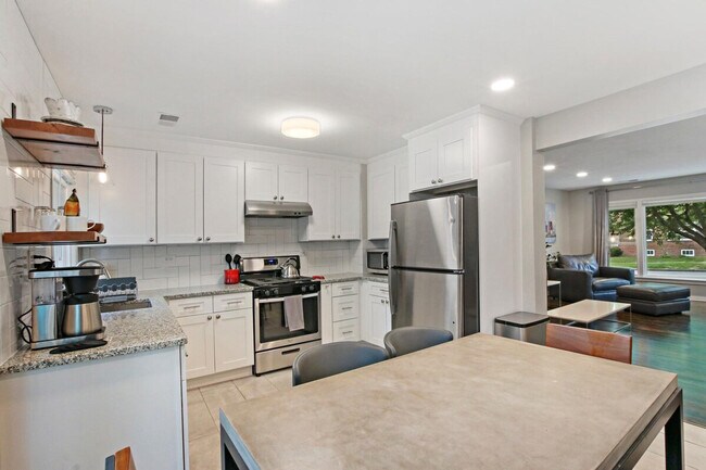 Building Photo - 1532 North Ave