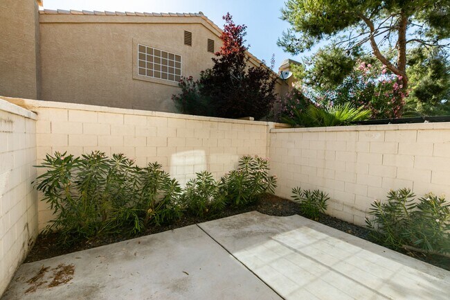 Building Photo - Remodeled 3 bedroom townhouse near Wigwam ...
