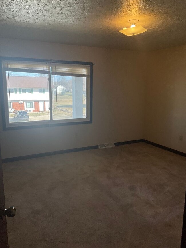 Foto del edificio - 405 E Poos Dr