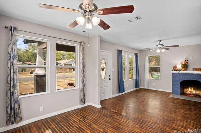 Building Photo - Well-Maintained 3-Bedroom Home – Ideal for Students & Professionals!