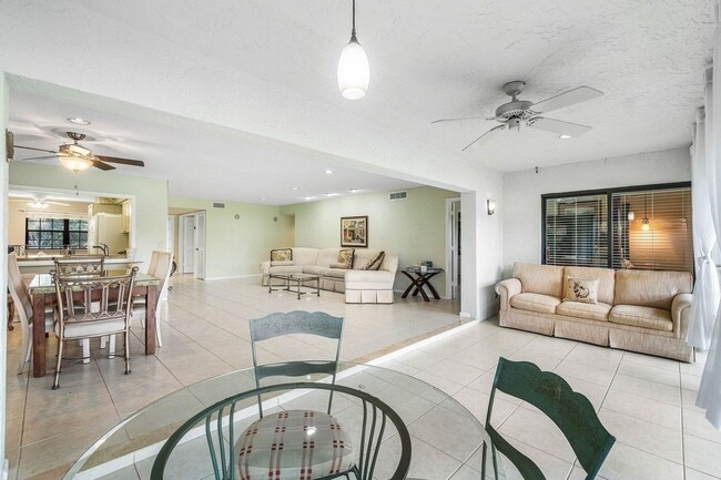 Building Photo - 6446 Aspen Glen Cir