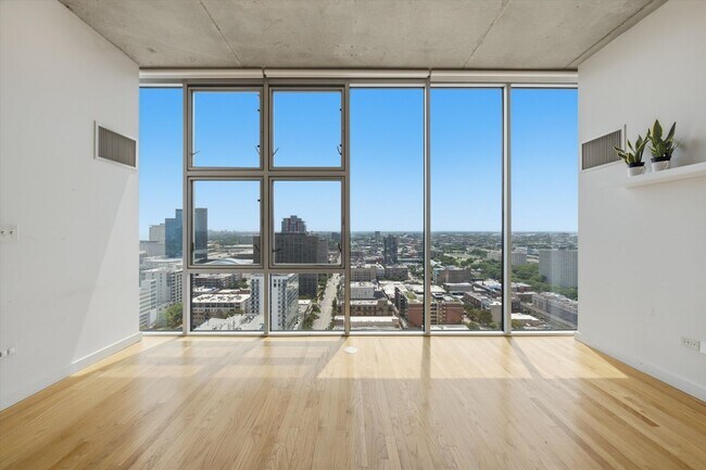 Building Photo - South Loop Condo 2BR + Garage Parking Included