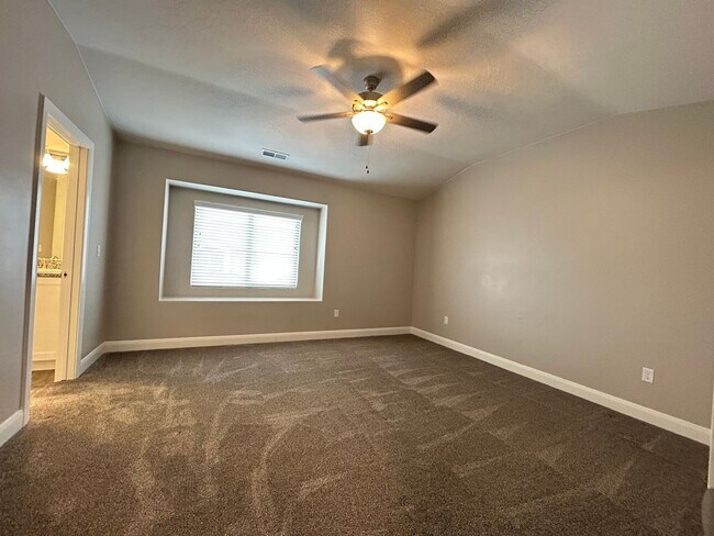 Foto del edificio - Shadowridge Townhome!