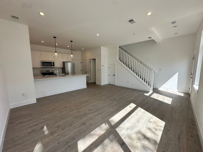 585-150 - 585-150 Apartment