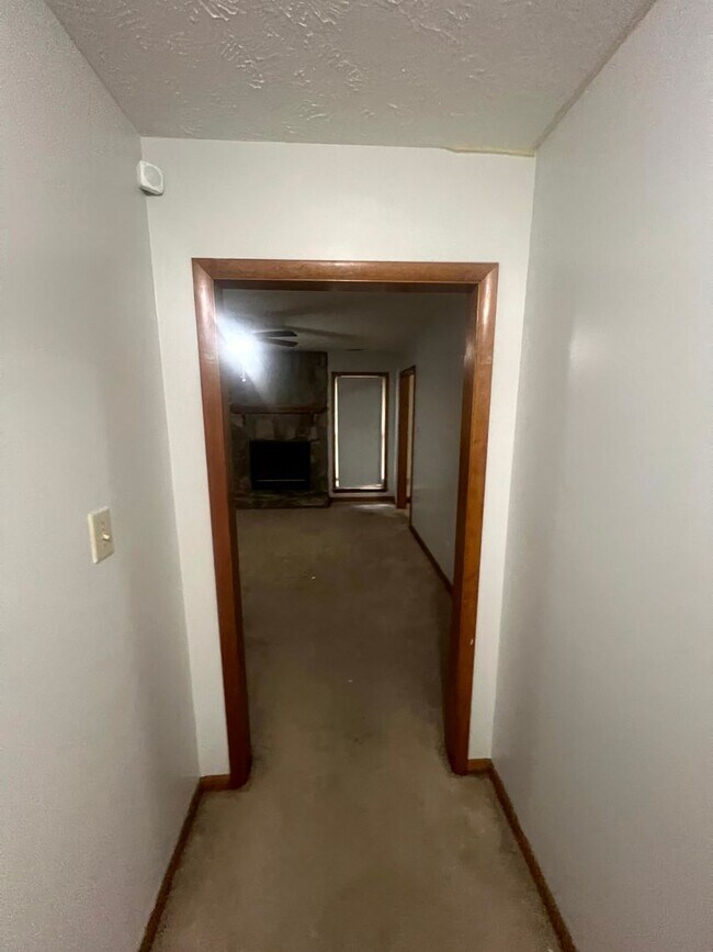 Foto del edificio - 1594 Rossmore Dr