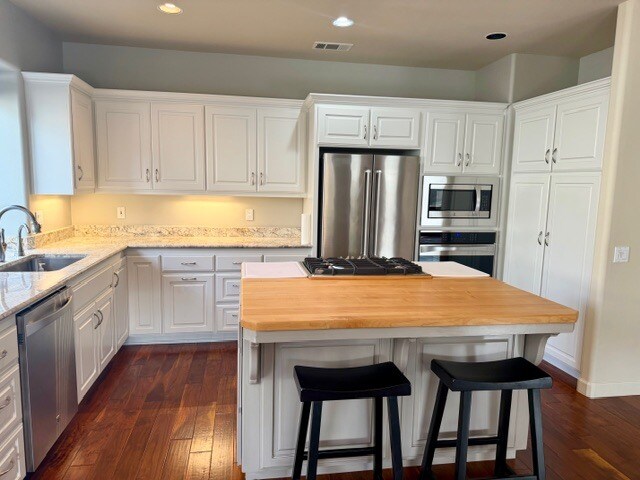 Foto del edificio - 512 Larkfield Pl