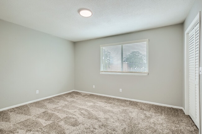 Building Photo - Tree Hill