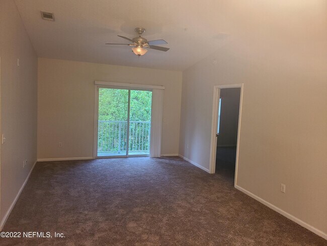 Foto del edificio - 7920 Merrill Rd