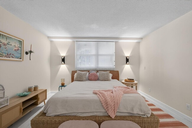 Foto del edificio - 100 Paradise Harbour Blvd