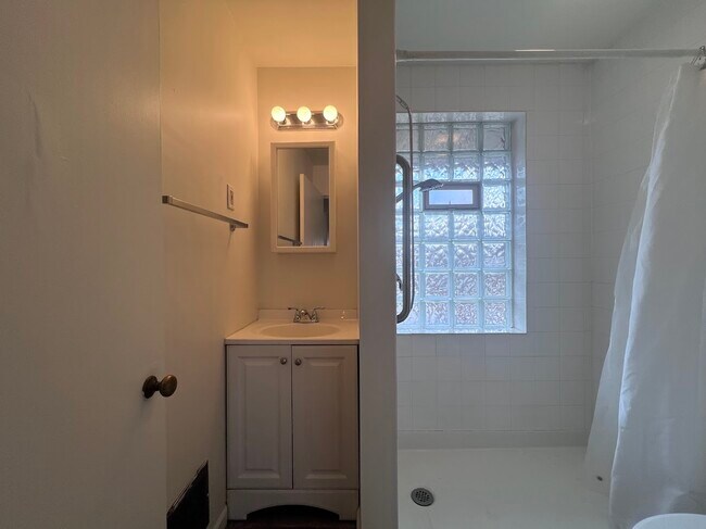 Baño - 130 New Jersey Ave