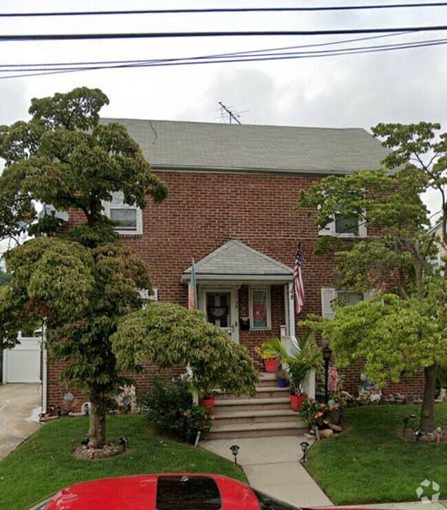 Avenel Gardens Apartments for Rent with Hardwood Floors Avenel, NJ