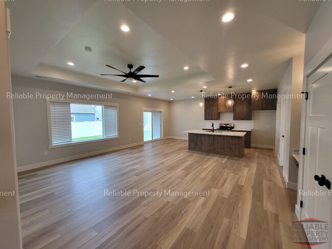 Building Photo - 557 Sagebrush St