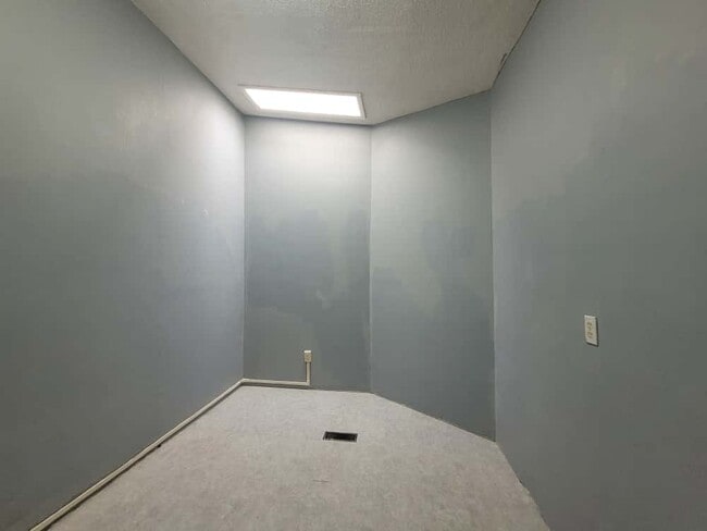 Foto del edificio - 704 W 1st St