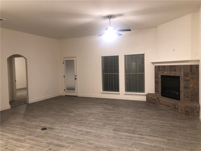 Building Photo - 448 Fox Cir