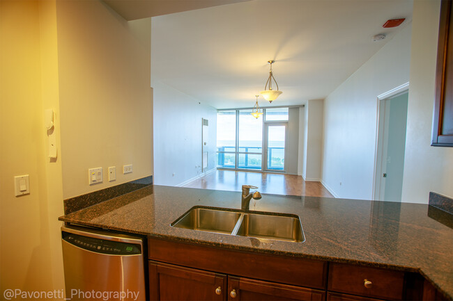 Building Photo - 1211 S Prairie Ave