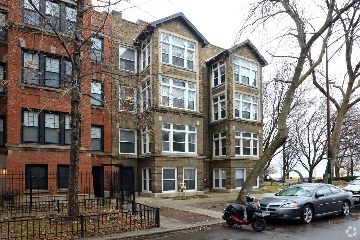Building Photo - 1094 W Pratt Blvd