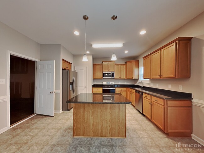 Building Photo - 735 Twickenham Ln