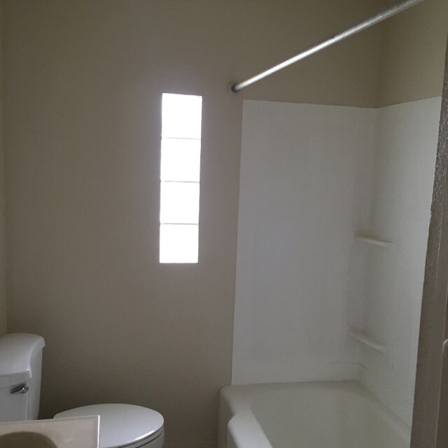 Foto del edificio - UPDATED HOME WITH 2 BEDROOMS