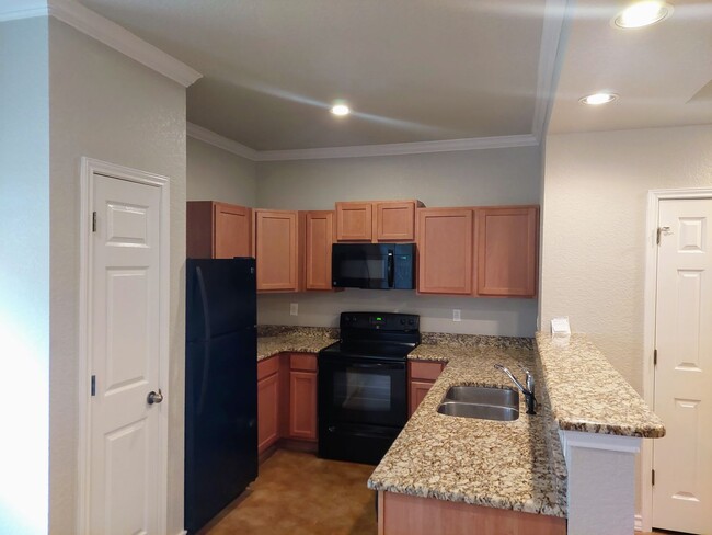 Foto del edificio - $300 OFF Move IN!! Beautiful townhome! 3 B...