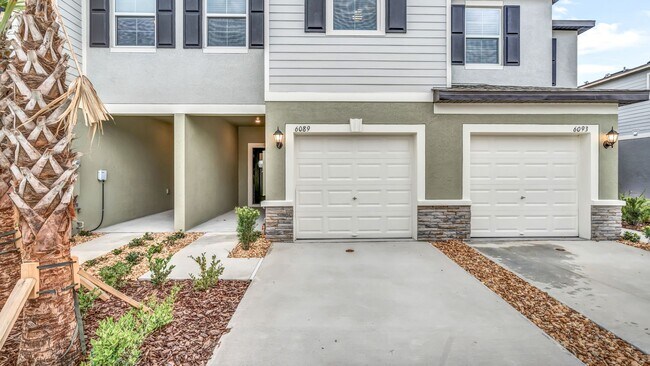 Foto del edificio - Gorgeous Brand New 3/2.5 Townhouse
