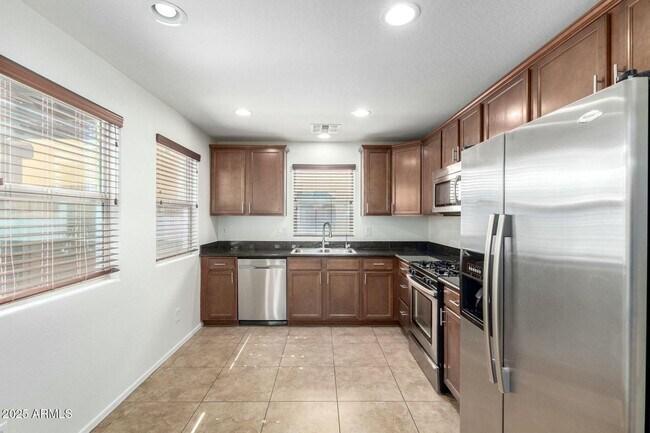 Foto del edificio - Beautiful 3 bedroom plus den, 2.5 bath hom...