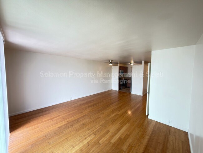 Foto del edificio - 4477 Mentone St