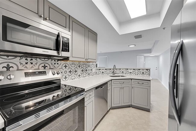 Foto del edificio - 5005 Wiles Rd