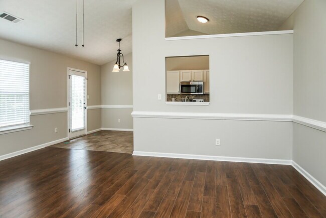 Building Photo - 480 Cedarhurst Rd