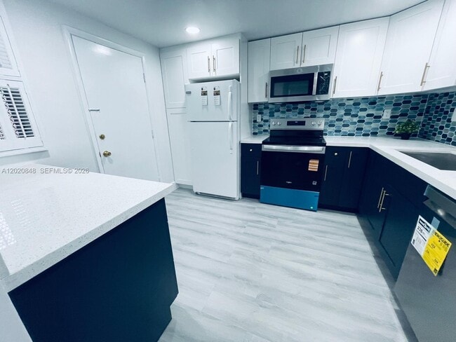 Building Photo - 9175 SW 77th Ave