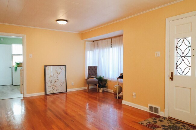 Building Photo - Brentwood Cottage for Lease