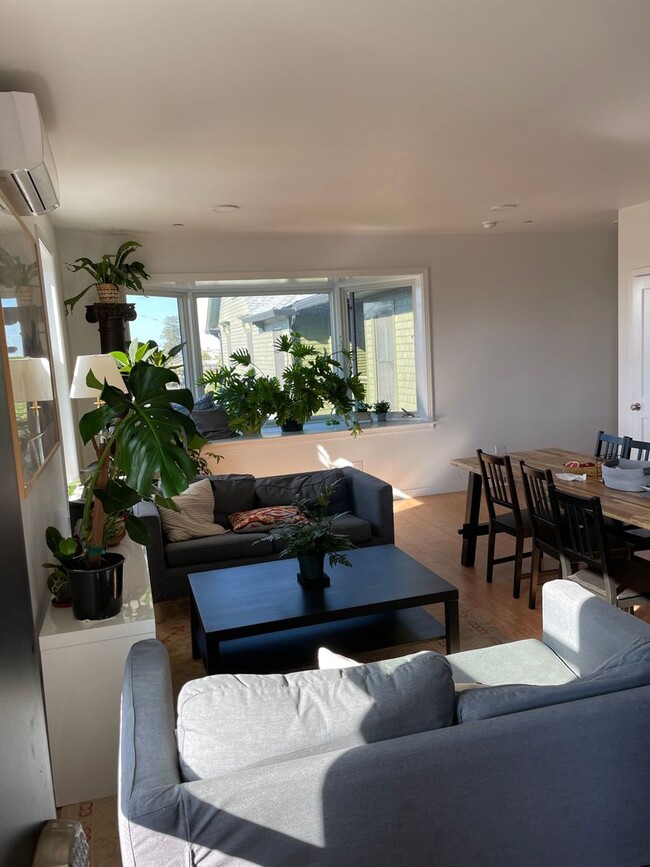 Building Photo - Viewing Schedule: Please call Shami at (41...