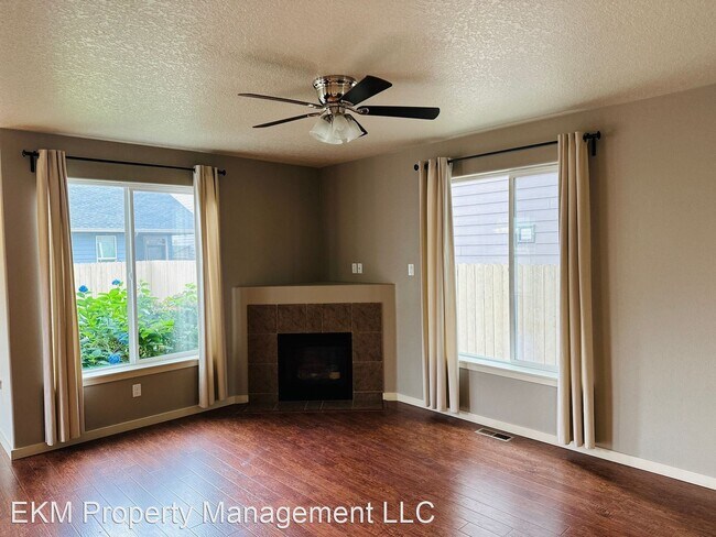 Foto del edificio - 4 br, 2.5 bath House - 10104 NE 144th Court