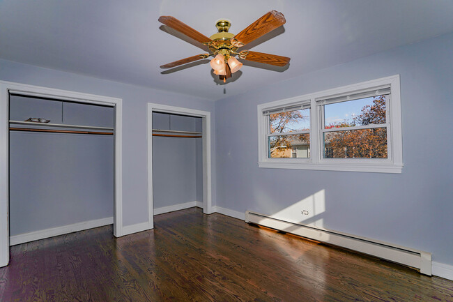 Foto del edificio - 5834 W Montrose Ave
