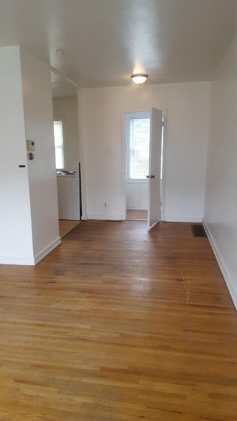 Foto del edificio - 1229 W Mullan Ave