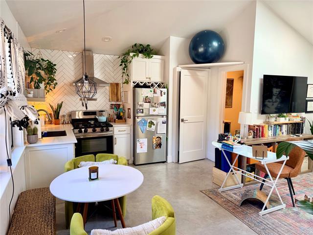 Building Photo - 315 Easton Rd