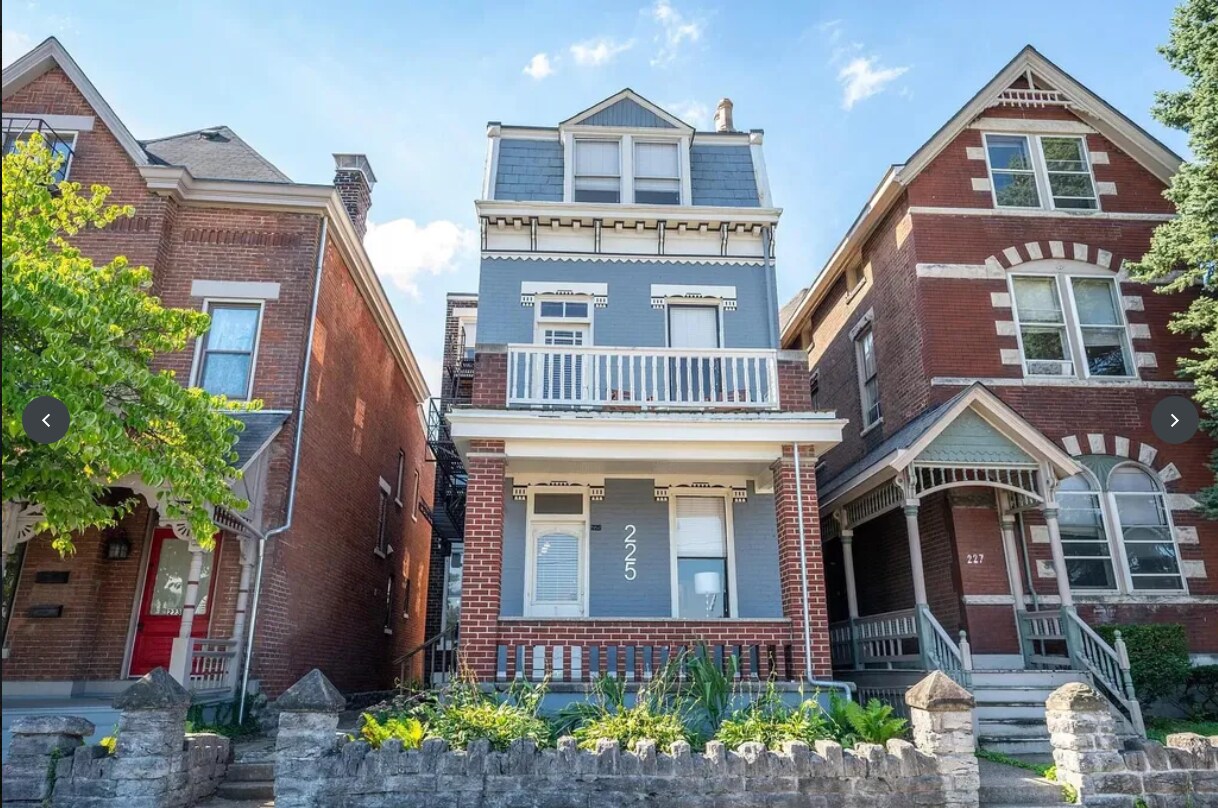Primary Photo - 225 W 4th St