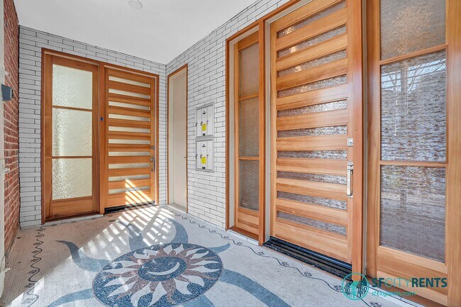 Foto del edificio - Newly Built Super-Lux Home in Repurposed Winery Complex -- 2-Car Parking Available